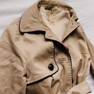 TAN TRENCH COAT